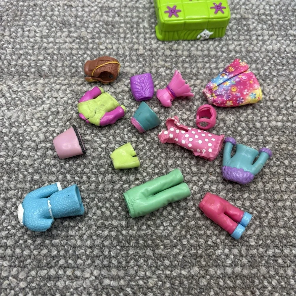 Polly Pocket VTG Rubber Clothes Boys And Girls Princesses Furniture Collectible